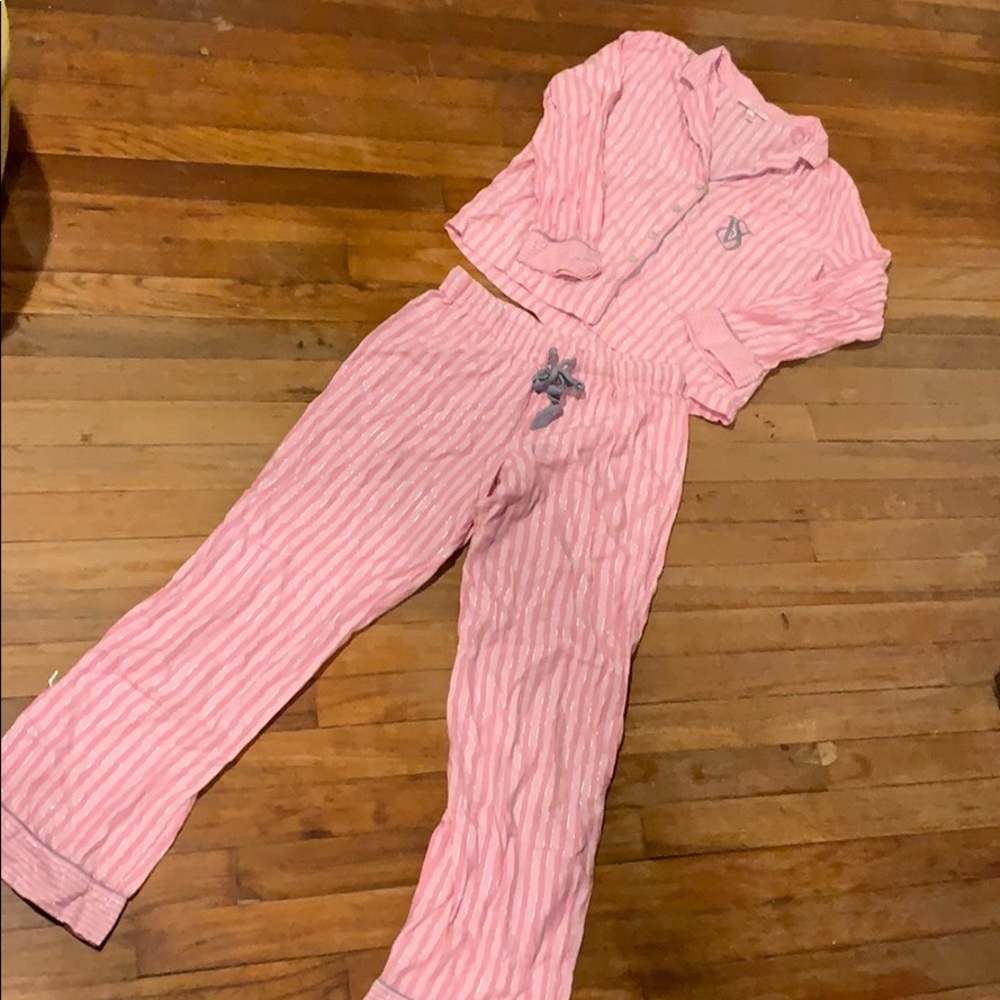 VS PAJAMA SET XS LOOKS NEW NO STAINS